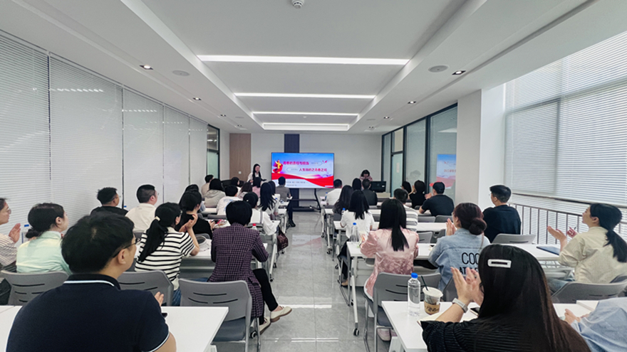 走進(jìn)高校課堂 淬煉青春力量